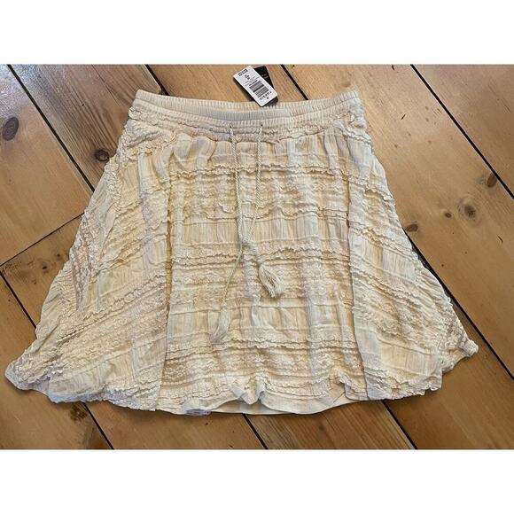 NWT! Torrid Lace Mini Skirt. Elastic Waist. Lined. M/L (10) Coastal Boho Chic - Picture 2 of 7